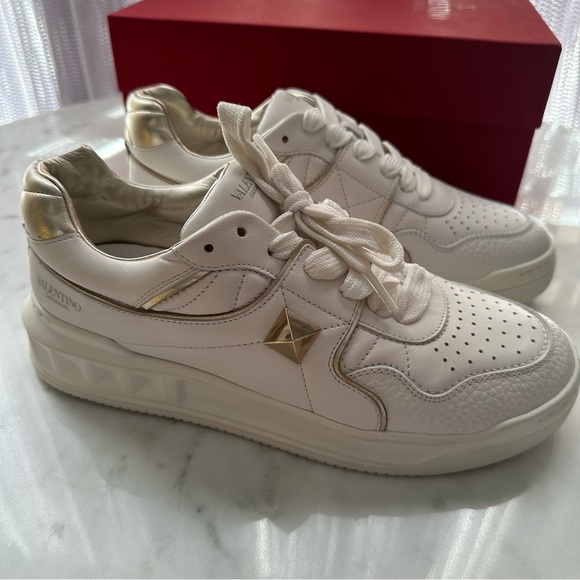 Valentino Garavani- One stud XL low top sneakers/ size 39.5 / brand new - Picture 1 of 15